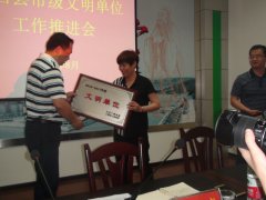 �Ҿ��ٶ������м�������λ�ƺ�